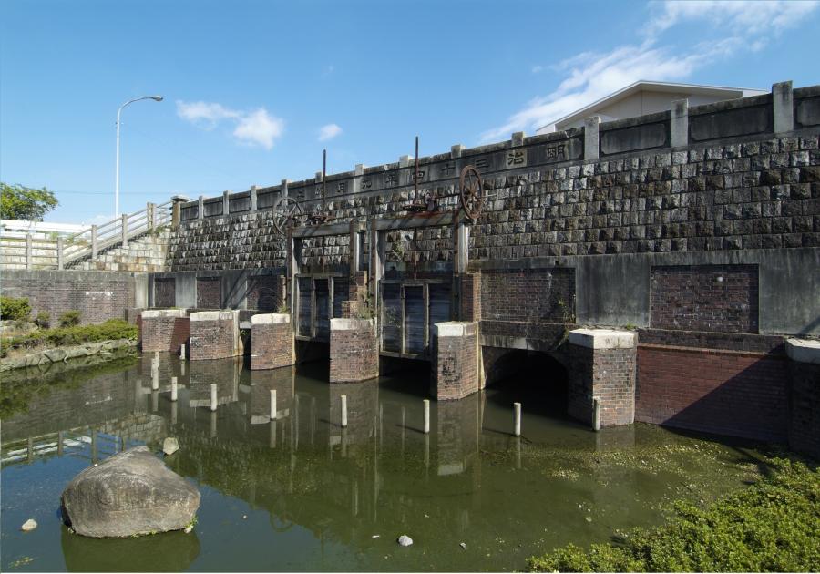 立田輪中人造堰樋門