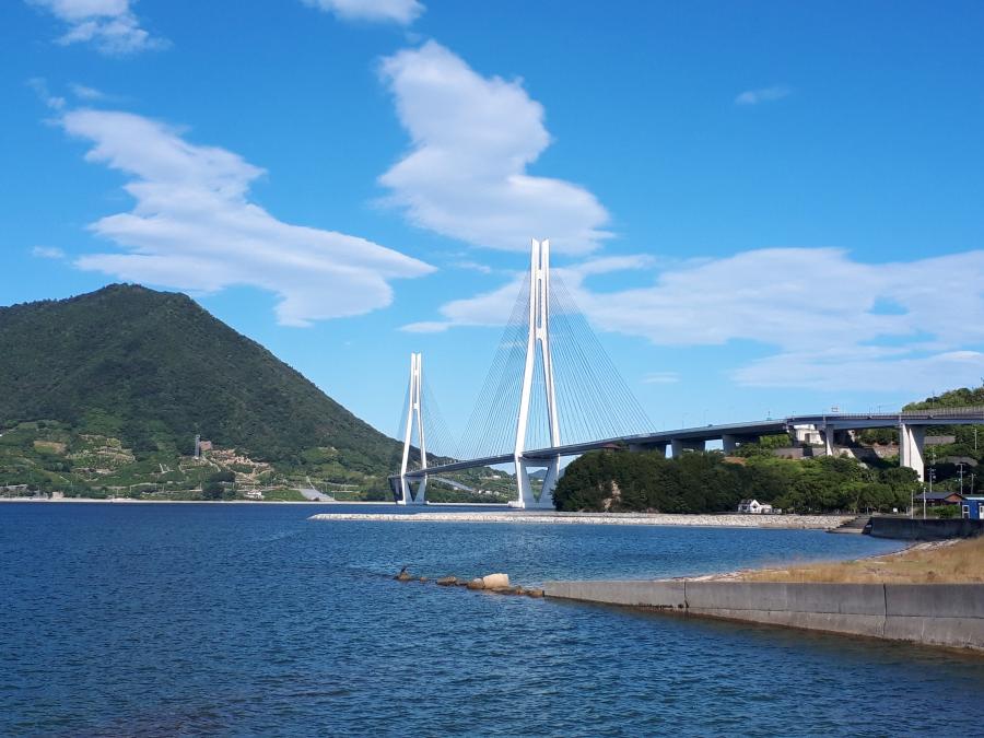 平山郁夫画伯しまなみ海道五十三次スケッチ（38）大三島　井口より生口島への多々羅大橋